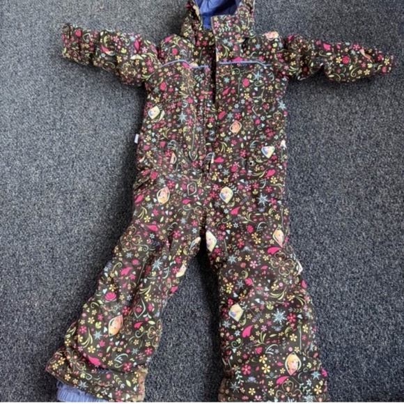 This Burton snowsuit dry ride is rare and hard to find. Frozen Disney print - Picture 5 of 7